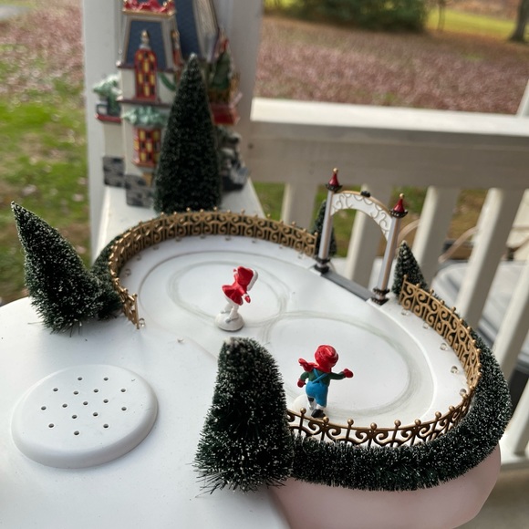 Department 56 Glacier Park Pavilion North Pole Christmas Village Limited Edition - Picture 10 of 14